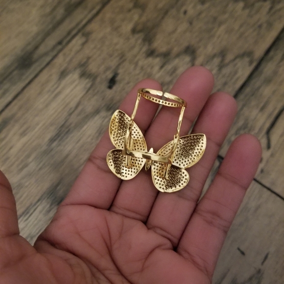 Moving Paved Butterfly Ring Gold Size 5 or 5.5 - Picture 14 of 14